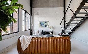 New York Converted Warehouse Apartment In Richmond